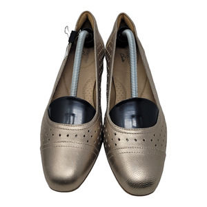 Clarks Womens Juliet Cedar Ballet Flats Shoes Beige Leather Perforated 7 M New